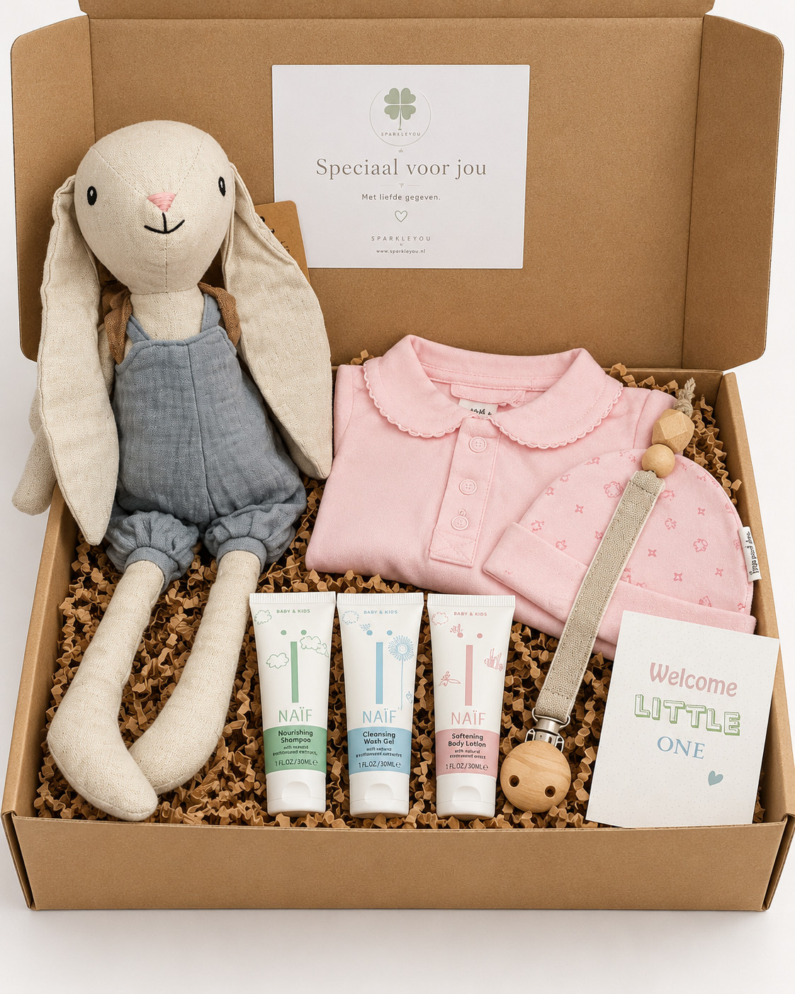 Luxe kraamcadeau Een Roze Wolk met roze babyromper maat 62, bijpassend mutsje, knuffelkonijn Bunny Hugo, Naïf babyverzorging en beige speenkoord.